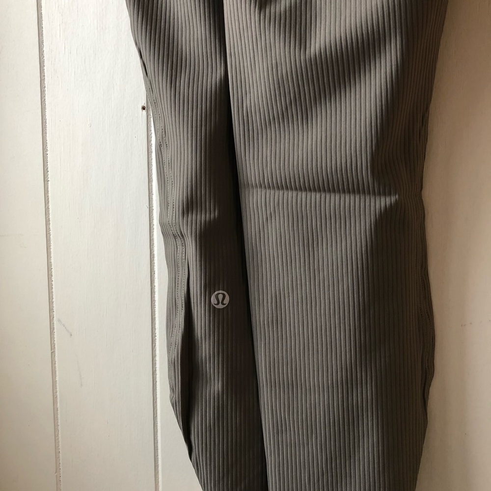 *LULULEMON BASE PACE High Rise Tight Ribbed 23” Leggings in color ROVR - Picture 6 of 6